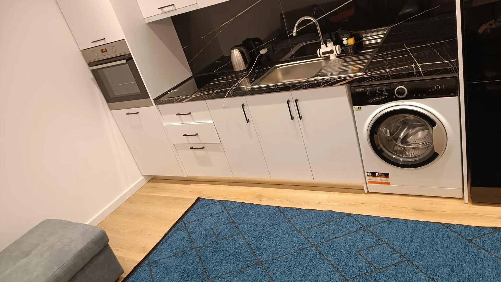 Am Luxury Apartment 티라나