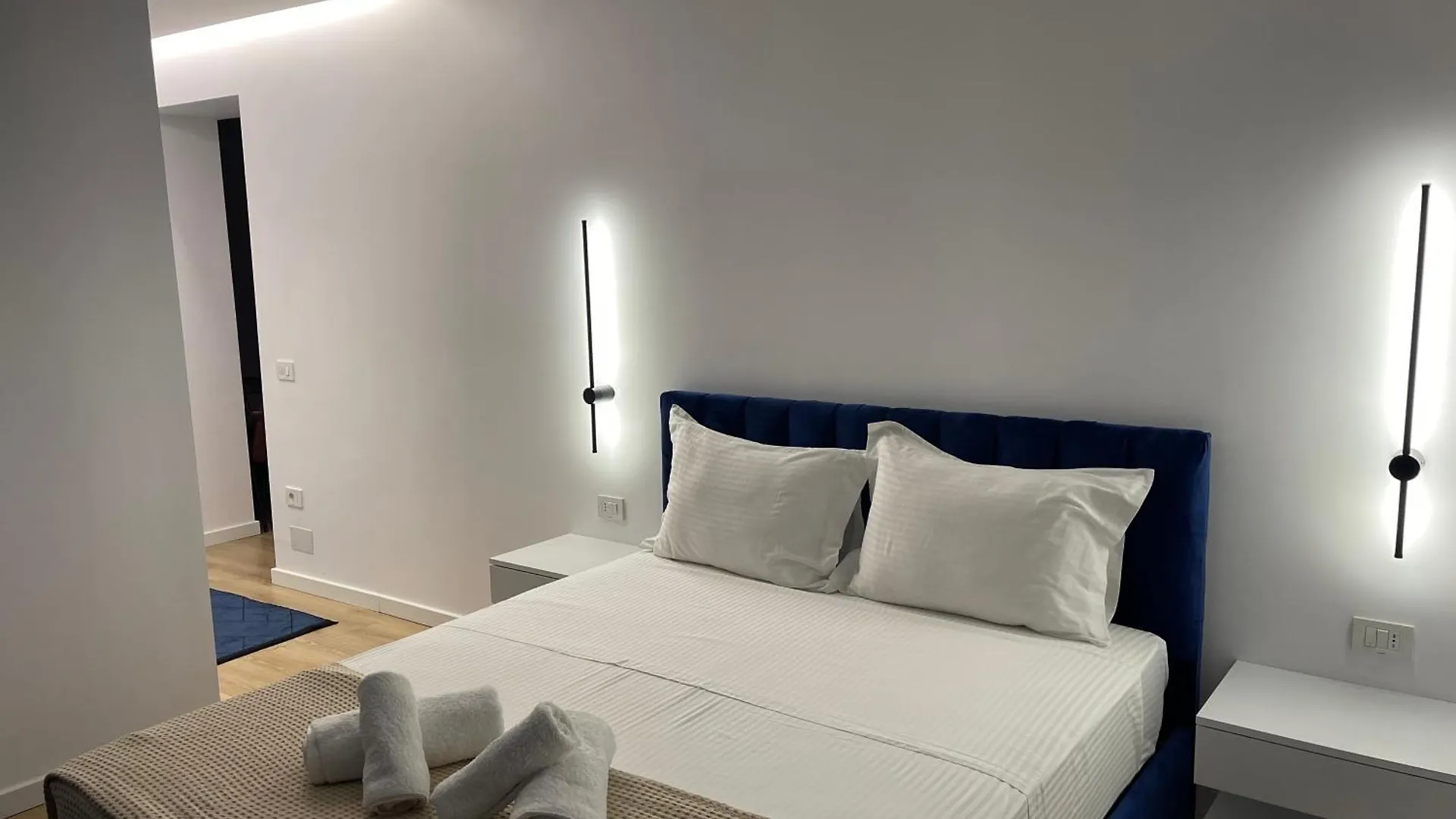Am Luxury Apartment 티라나
