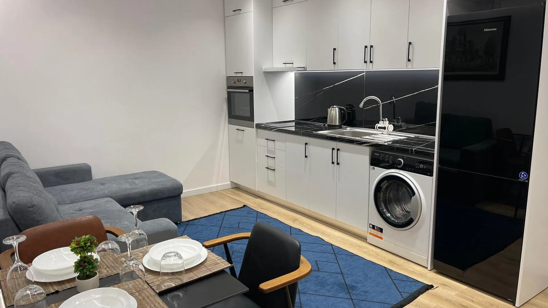 Am Luxury Apartment 티라나